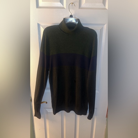NEVER WORN - Fine Knit Turtle Neck Sweater - Picture 3 of 6